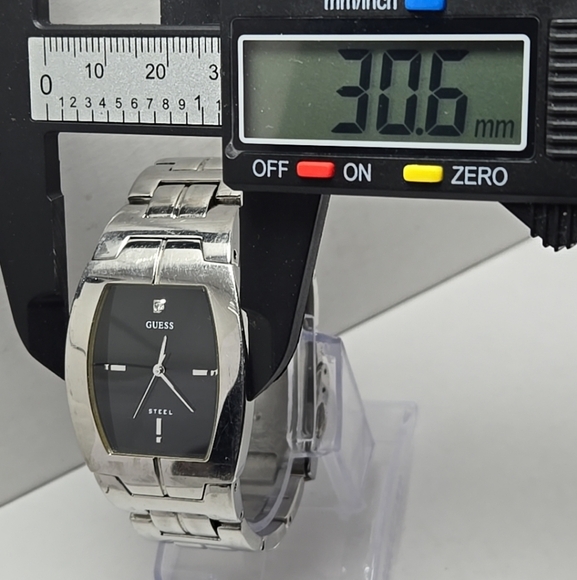 Mens Vintage Guess Steel 31mm G95217G Quartz Analog Watch New Battery - Picture 4 of 11